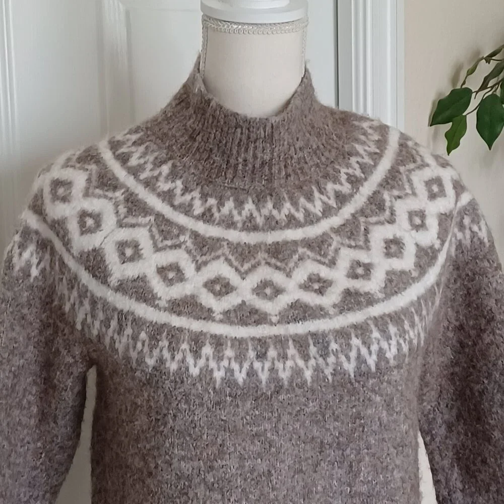 EUC Beautiful Banana Republic Fuzzy Mock-Neck Sweater Size Small - Picture 3 of 6